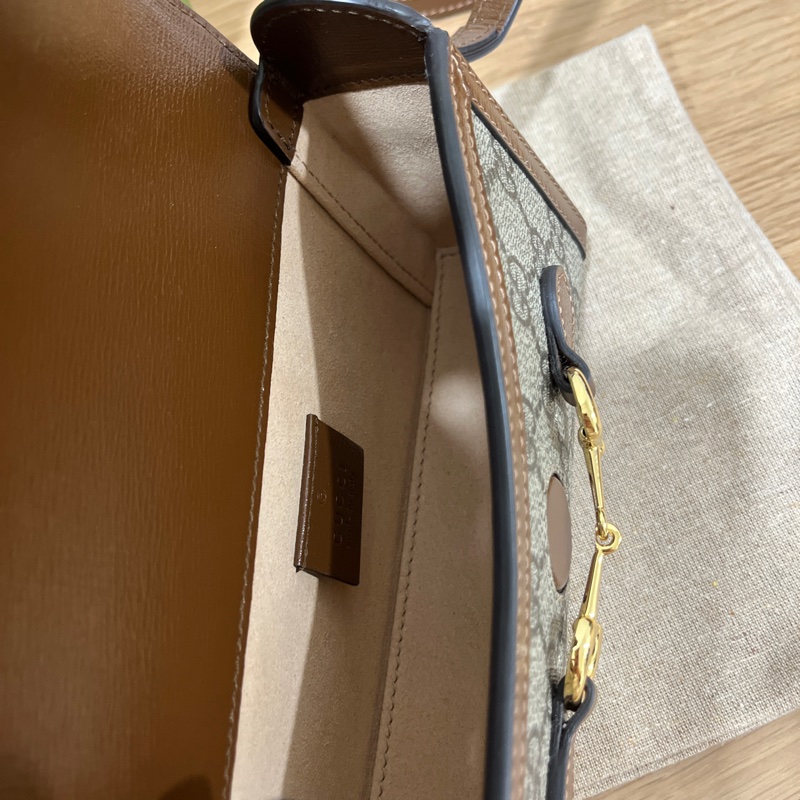 Gucci 1955 Hirsebit馬鞍扣斜背包（鳥木色）-10