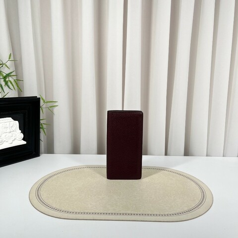 LV路易威登 長款酒紅色對折錢包 內裡卡位多 容量大 有刻字 適合日常使用