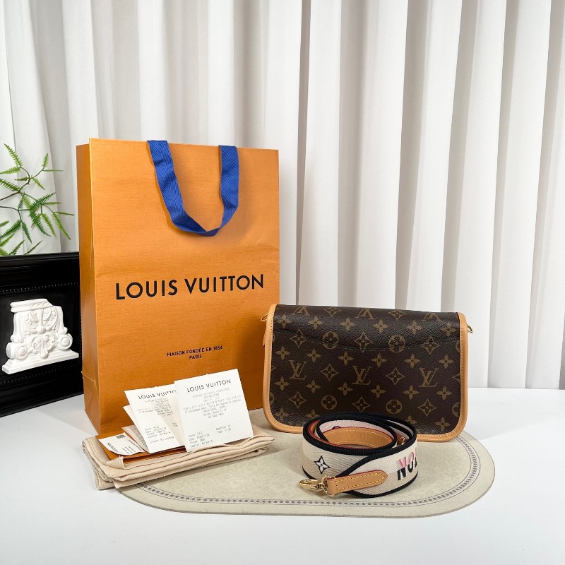 sz jzg LV路易威登 26年1月票 芯片款 Diane PM 經典老花搭配帆布塗層法棍包 手提斜挎單肩腋下都可-1