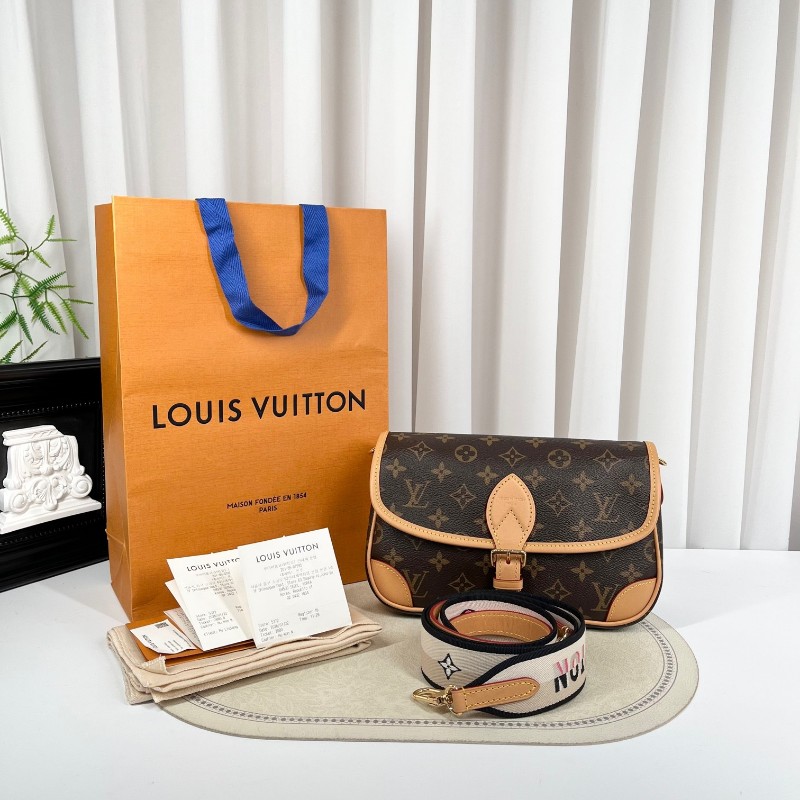 sz jzg LV路易威登 26年1月票 芯片款 Diane PM 經典老花搭配帆布塗層法棍包 手提斜挎單肩腋下都可-5