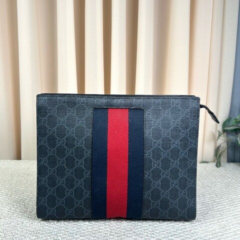 古馳Gucci經典老花手拿包 黑花配藍紅織帶 容量適中 日常通勤、洗漱、出門都很方便 實用性強