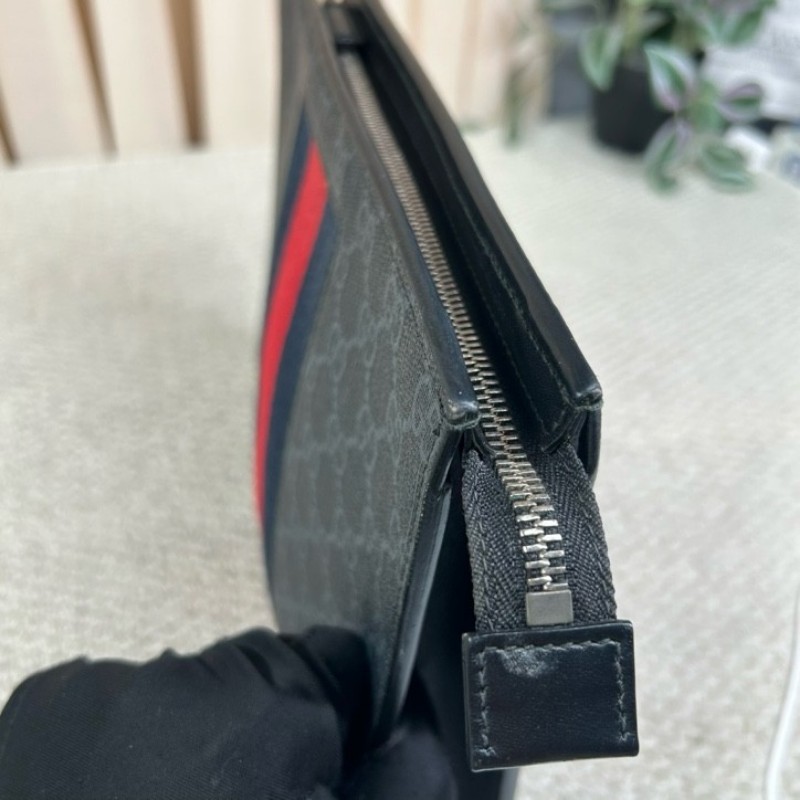 古馳Gucci經典老花手拿包 黑花配藍紅織帶 容量適中 日常通勤、洗漱、出門都很方便 實用性強-18