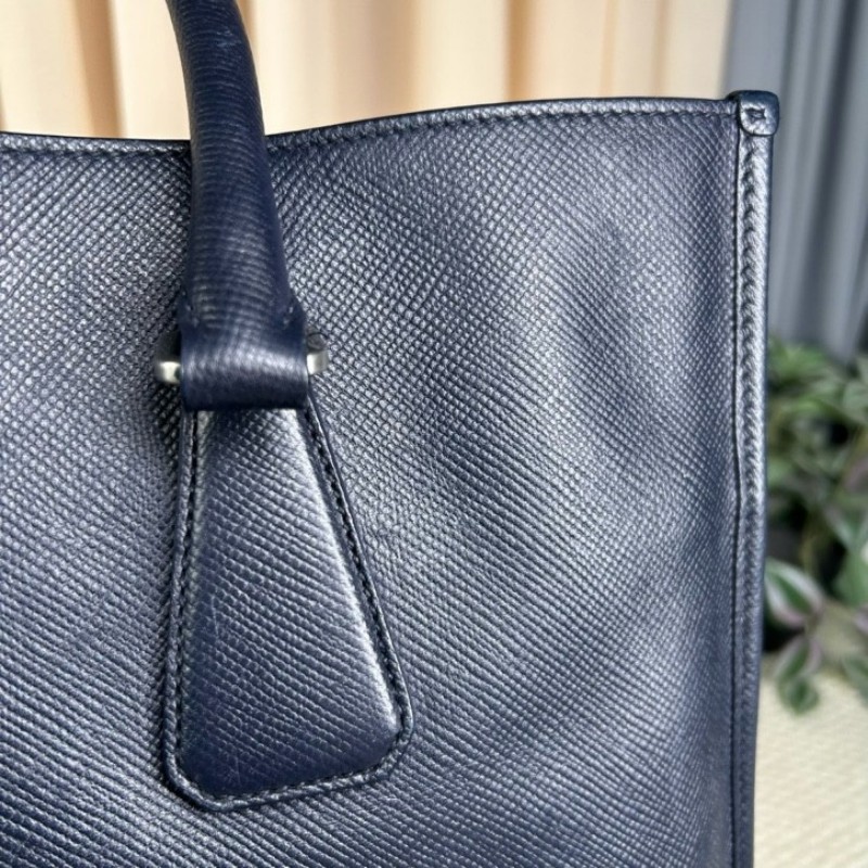 普拉達PRADA 藍色豎款公文包托特包 有肩帶 可單肩可斜挎可手提 牛皮材質 經典三角logo 容量大 實用性強 商務休閒都合適-14