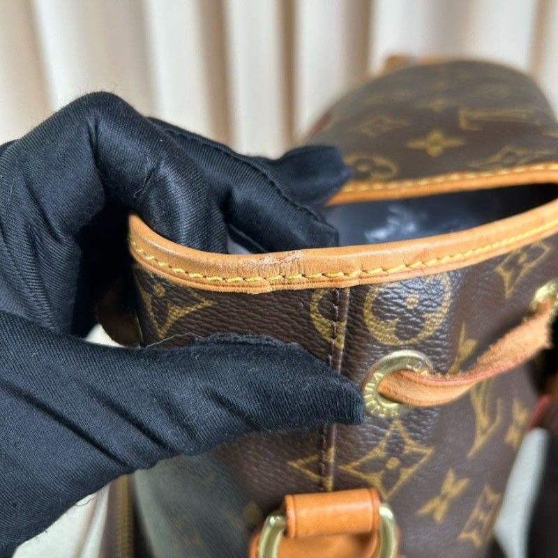 LV路易威登老花雙肩包 經典老花配色 金色五金 多口袋設計 容量大 男女都能背-15