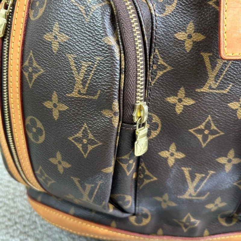 LV路易威登老花雙肩包 經典老花配色 金色五金 多口袋設計 容量大 男女都能背-23