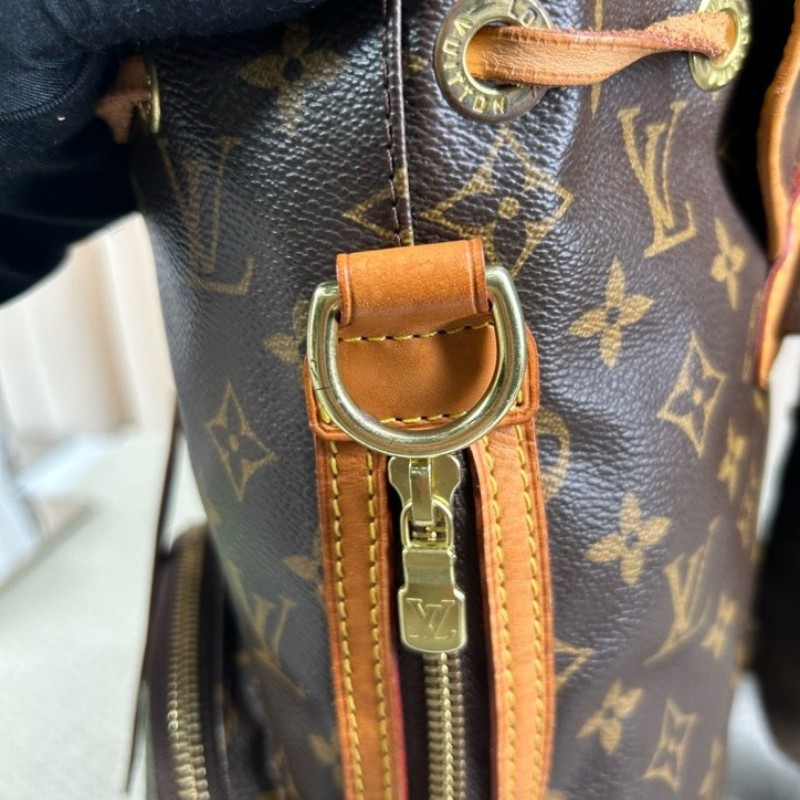 LV路易威登老花雙肩包 經典老花配色 金色五金 多口袋設計 容量大 男女都能背-25