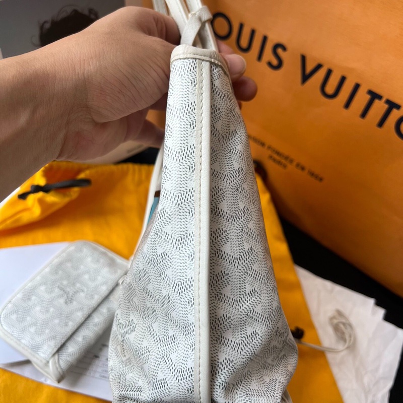 【法鬥聯盟舉手🤚🏻❤️限量稀有✨愛他就背他上身】Goyard限量款法鬥迷你購物袋 白色｜子母包｜托特包｜手提包-3