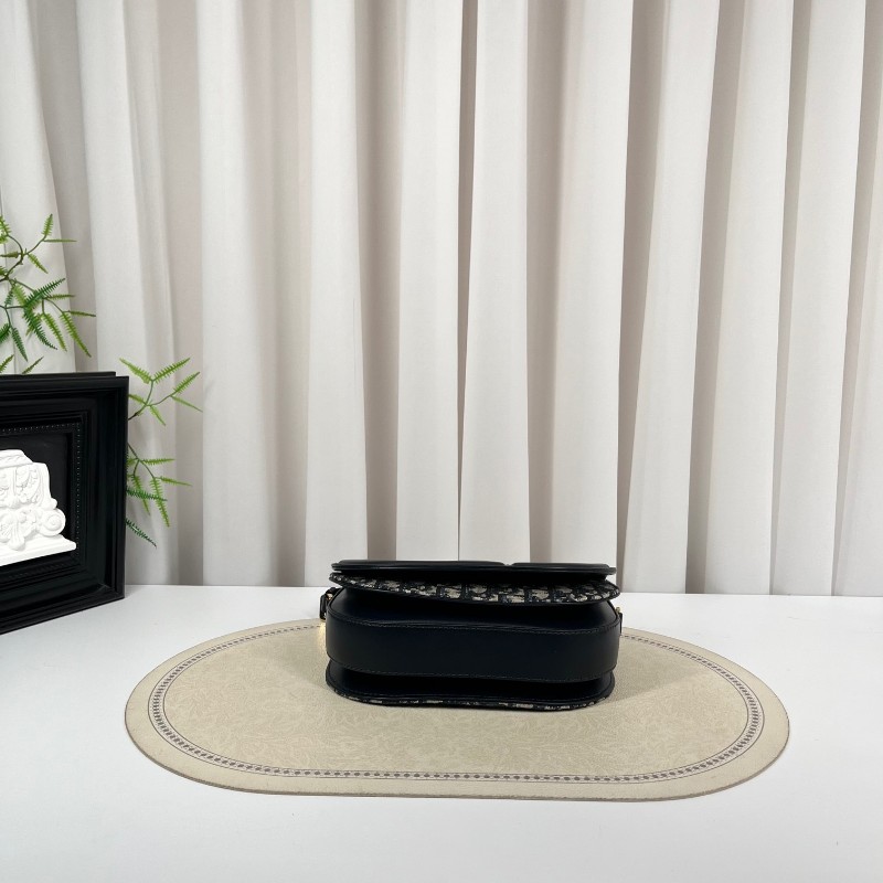 DIOR迪奧 SIGNATURE 新款老花豬鼻子鏈條包腋下包斜挎包馬鞍包 超級時尚的一款 包型挺括 經典百搭-4