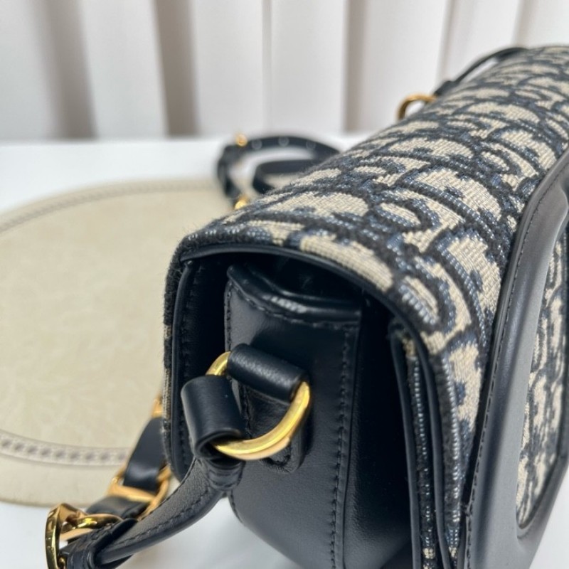 DIOR迪奧 SIGNATURE 新款老花豬鼻子鏈條包腋下包斜挎包馬鞍包 超級時尚的一款 包型挺括 經典百搭-7