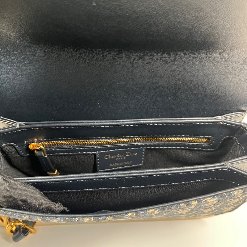 DIOR迪奧 SIGNATURE 新款老花豬鼻子鏈條包腋下包斜挎包馬鞍包 超級時尚的一款 包型挺括 經典百搭-13