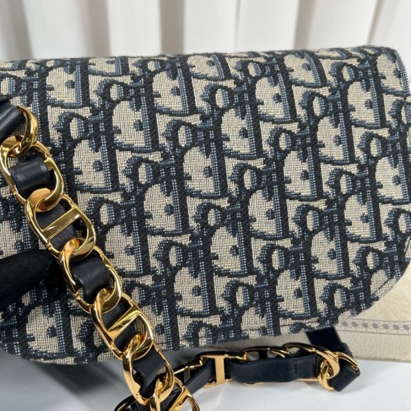 DIOR迪奧 SIGNATURE 新款老花豬鼻子鏈條包腋下包斜挎包馬鞍包 超級時尚的一款 包型挺括 經典百搭-17