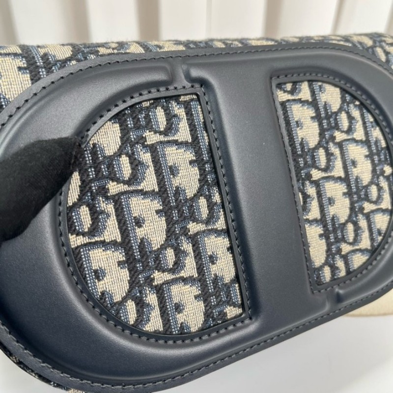 DIOR迪奧 SIGNATURE 新款老花豬鼻子鏈條包腋下包斜挎包馬鞍包 超級時尚的一款 包型挺括 經典百搭-21