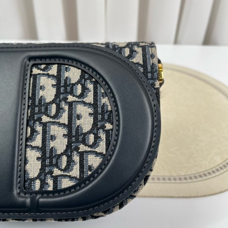 DIOR迪奧 SIGNATURE 新款老花豬鼻子鏈條包腋下包斜挎包馬鞍包 超級時尚的一款 包型挺括 經典百搭-22