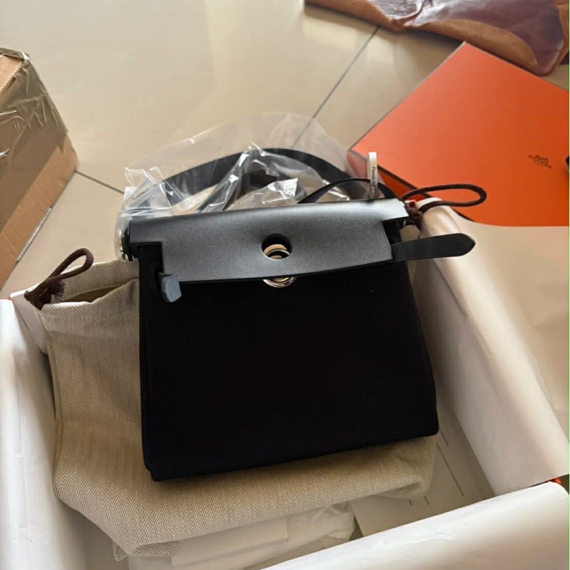 Hermes 愛馬仕 mini Herbag 20/斜背包/黑銀款/全新全配-1