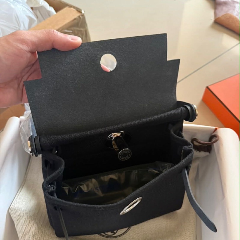 Hermes 愛馬仕 mini Herbag 20/斜背包/黑銀款/全新全配-2