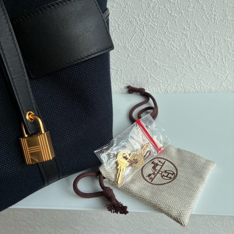 Hermes U刻Picotin Lock cargo 18深藍色帆布金釦菜籃子-1