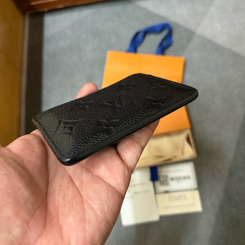 Lv 黑色老花壓紋名片夾（M69171）-4