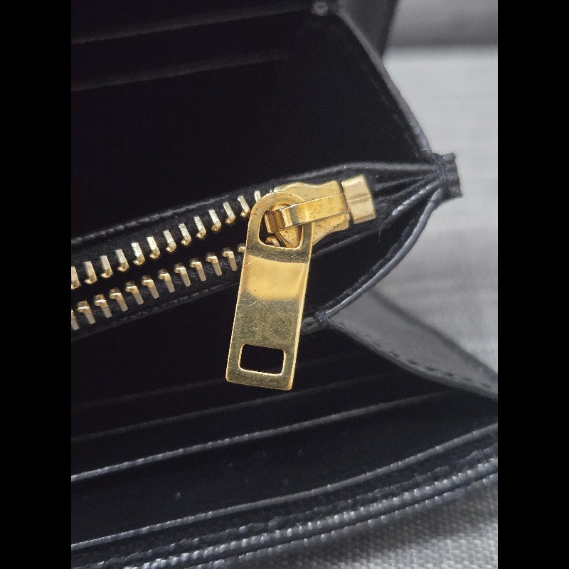 Ysl 聖羅蘭 黑色魚子醬牛皮 金色logo 掀蓋長夾-19