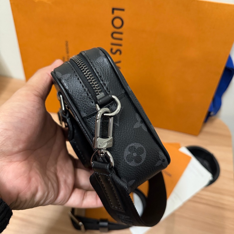 Lv黑花NANO商務手提側背包（M82770）芯片款-2