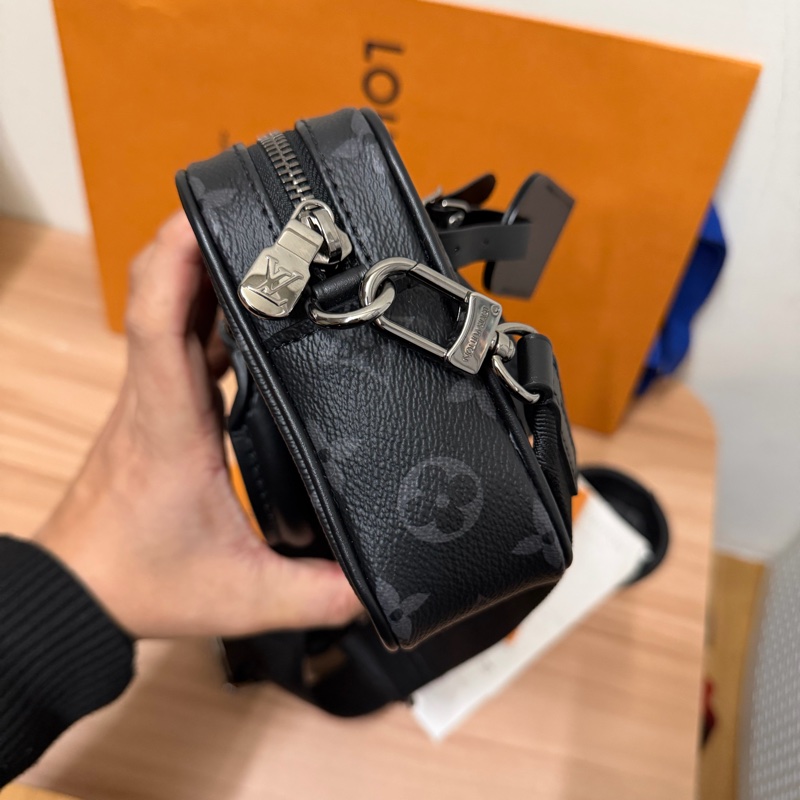 Lv黑花NANO商務手提側背包（M82770）芯片款-3