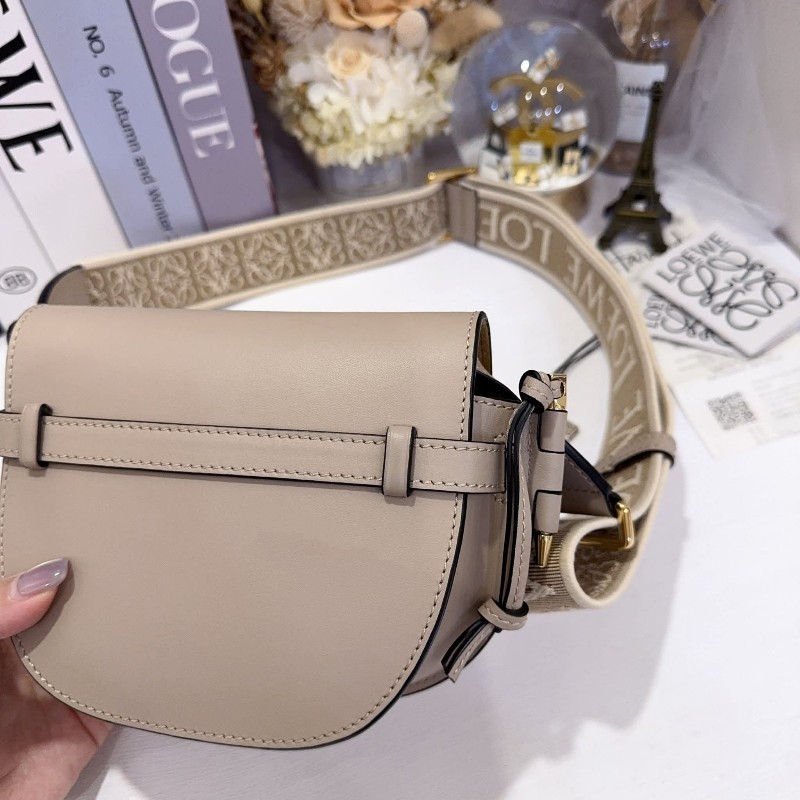 Loewe  gate mini 馬鞍包 燕麥色-12