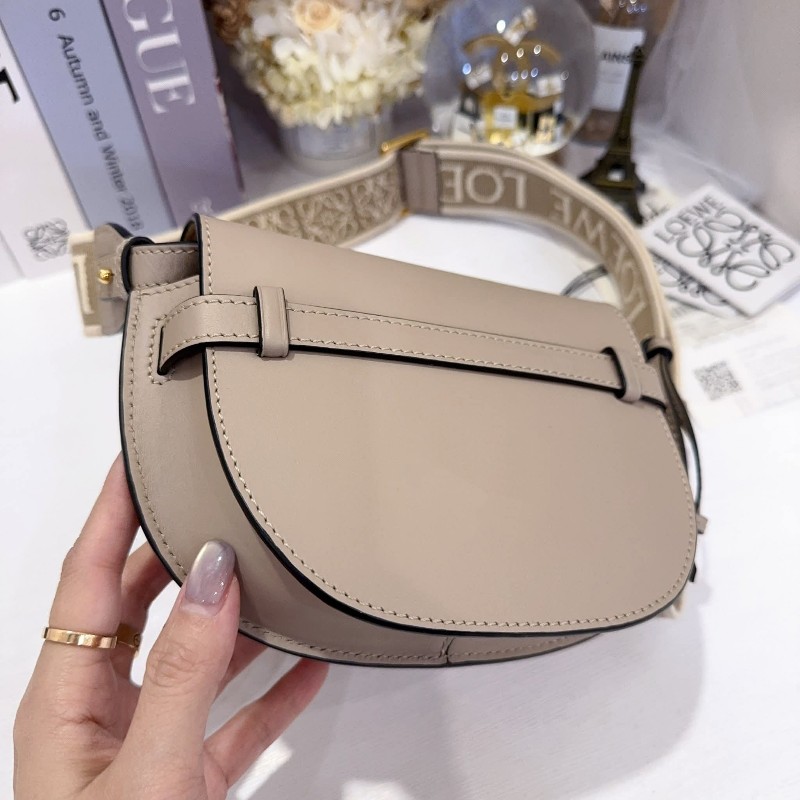 Loewe  gate mini 馬鞍包 燕麥色-13