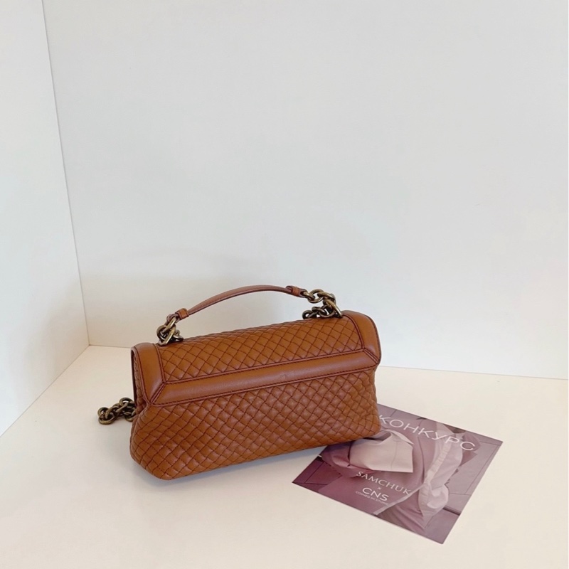 BV葆蝶家 Olimpia Knot焦糖色全皮繩結扣元寶鏈條包-2