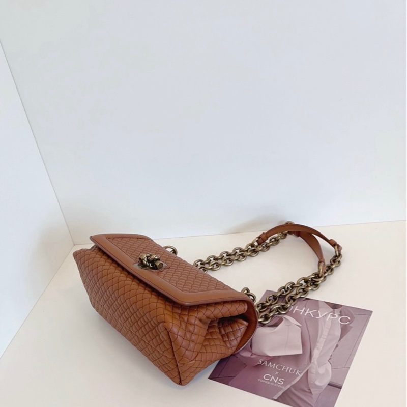 BV葆蝶家 Olimpia Knot焦糖色全皮繩結扣元寶鏈條包-4