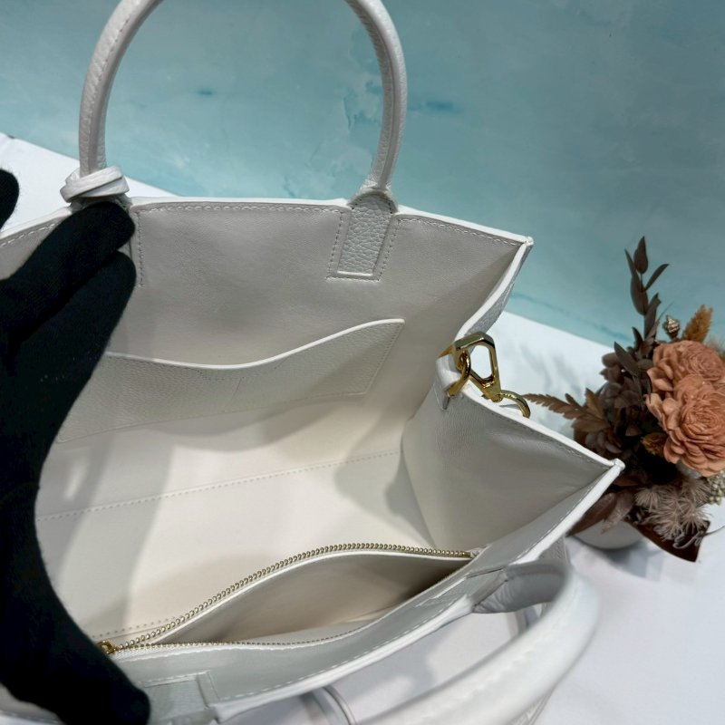 BURBERRY 迷你Frances粒紋皮革手提包-4