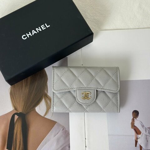 CHANEL 21A經典口蓋卡包 - 淺灰金31開