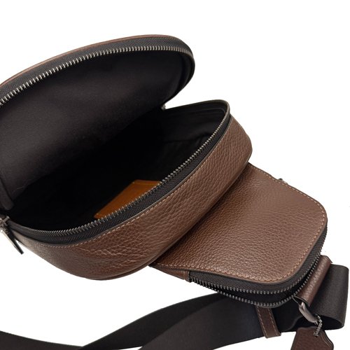 [全新] COACH  大C壓印牛皮男款單肩胸前斜背包(深咖)-4