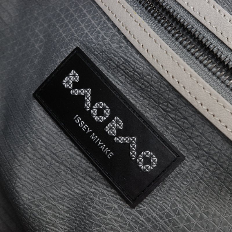 Bao Bao Issey Miyake 三宅一生 Crystal 米灰色 霧面 大號 手提包-13