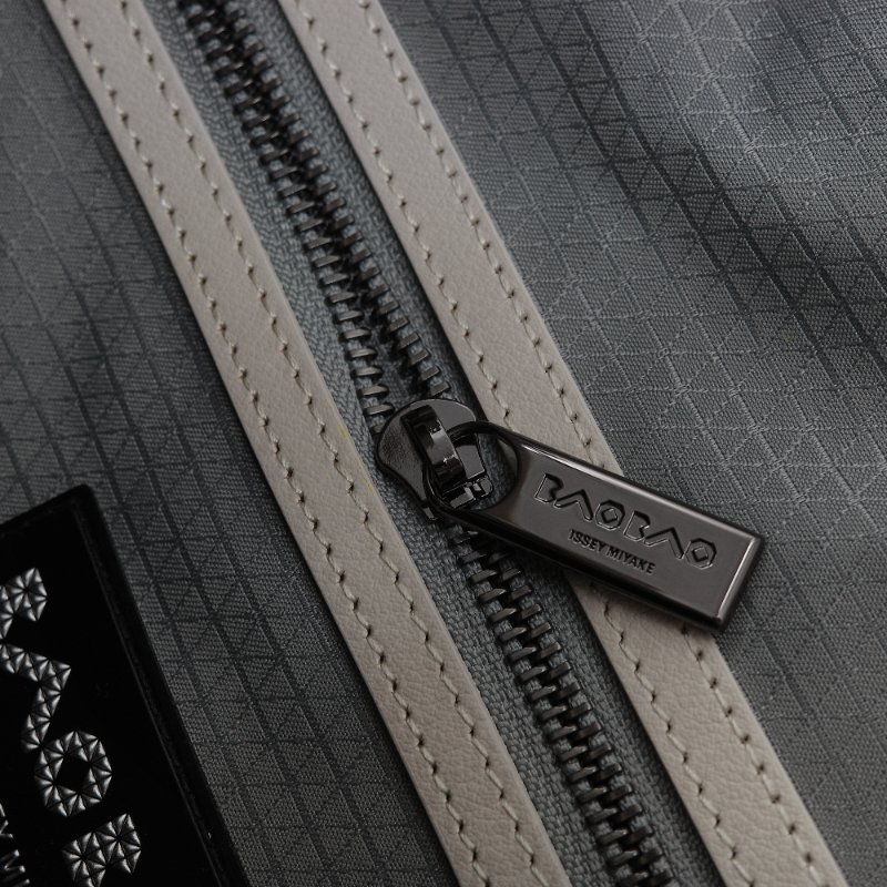 Bao Bao Issey Miyake 三宅一生 Crystal 米灰色 霧面 大號 手提包-14