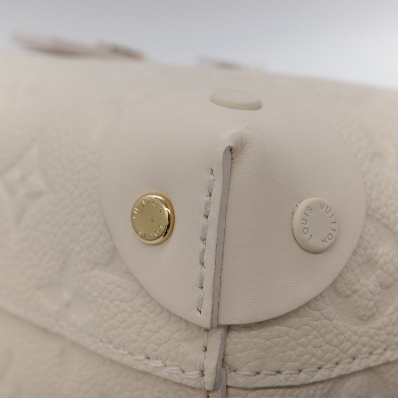 超級新配件全【CP 精選🌟小編推薦】Louis Vuitton 路易威登 Petite Malle Souple 雪白色 老花壓紋牛皮 斜掛包 肩背包-6