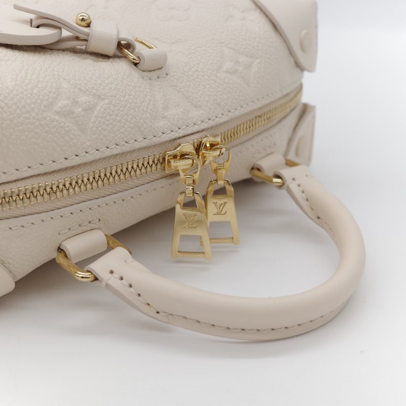 超級新配件全【CP 精選🌟小編推薦】Louis Vuitton 路易威登 Petite Malle Souple 雪白色 老花壓紋牛皮 斜掛包 肩背包-11