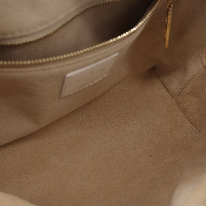 超級新配件全【CP 精選🌟小編推薦】Louis Vuitton 路易威登 Petite Malle Souple 雪白色 老花壓紋牛皮 斜掛包 肩背包-13