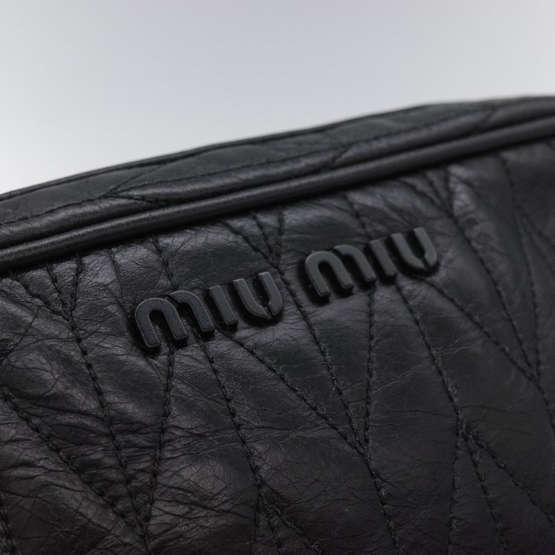 【CP 精選🌟小編推薦】Miu Miu 繆繆 SoBlack 全黑 霧面黑 牛皮 肩背包 相機包-11