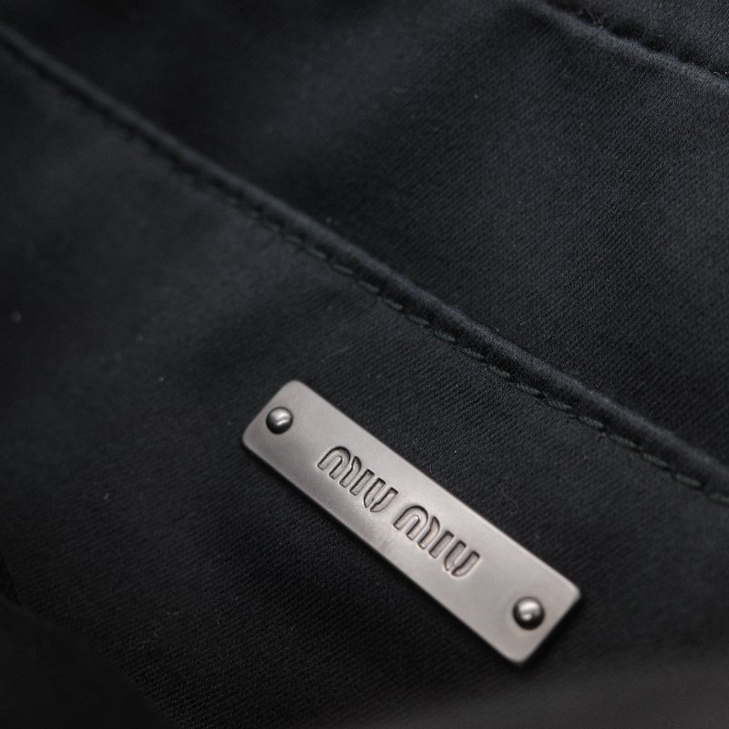 【CP 精選🌟小編推薦】Miu Miu 繆繆 SoBlack 全黑 霧面黑 牛皮 肩背包 相機包-14