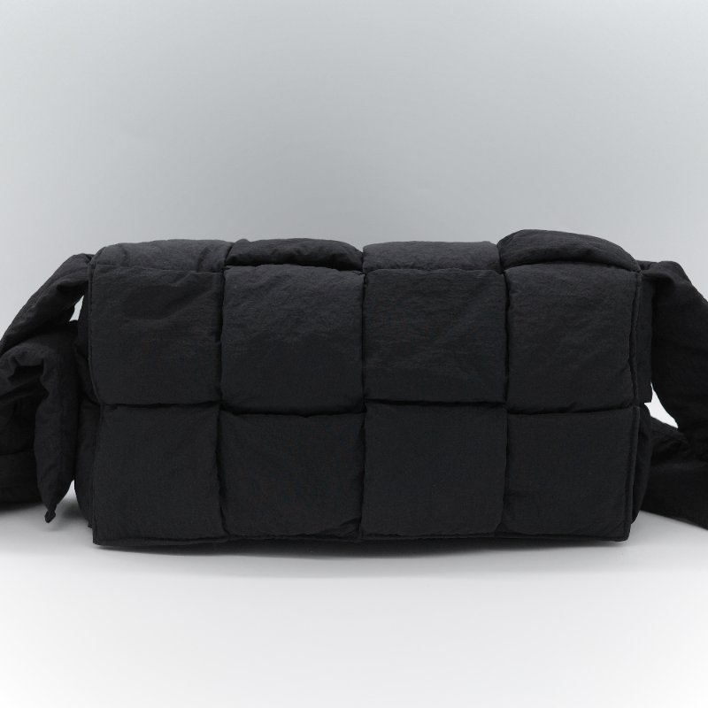 Bottega Veneta 寶緹嘉 Padded Tech Cassette 黑色 尼龍編織 斜背包 肩背包-1