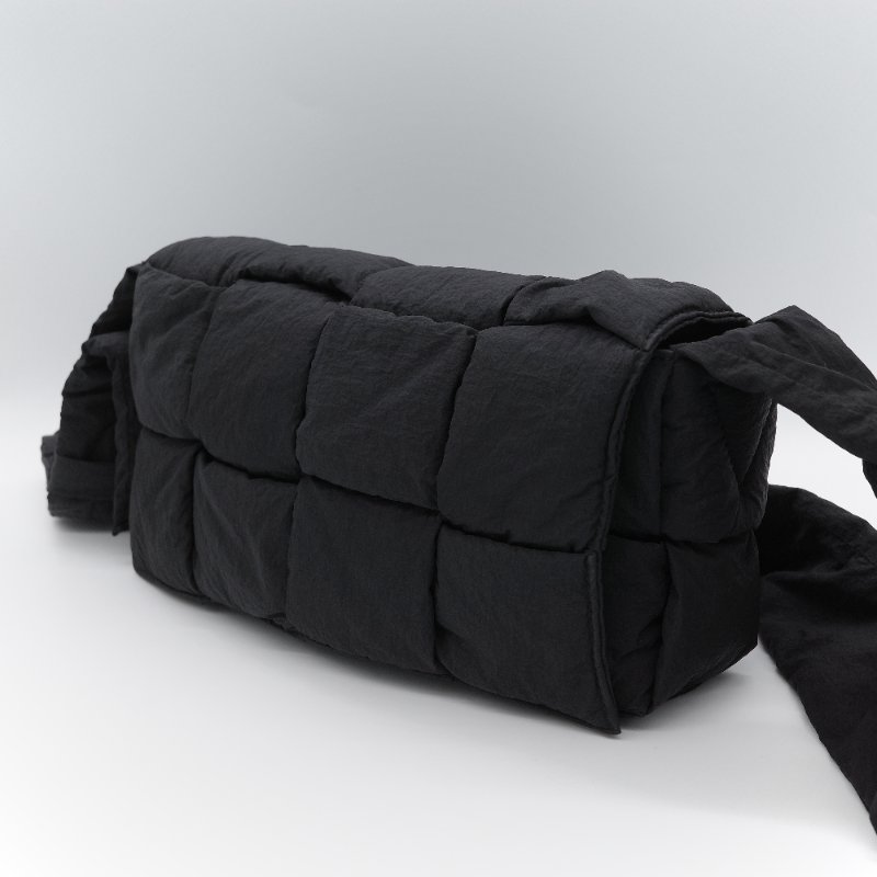 Bottega Veneta 寶緹嘉 Padded Tech Cassette 黑色 尼龍編織 斜背包 肩背包-2