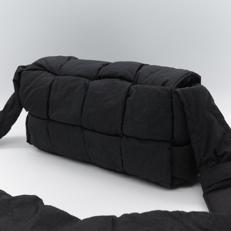 Bottega Veneta 寶緹嘉 Padded Tech Cassette 黑色 尼龍編織 斜背包 肩背包-3