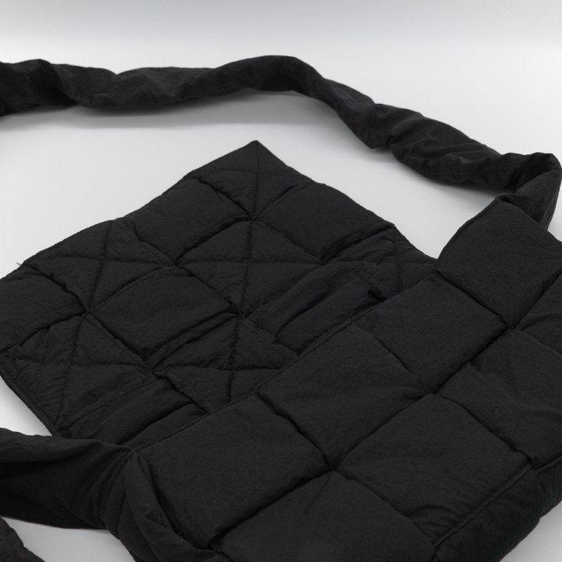 Bottega Veneta 寶緹嘉 Padded Tech Cassette 黑色 尼龍編織 斜背包 肩背包-11
