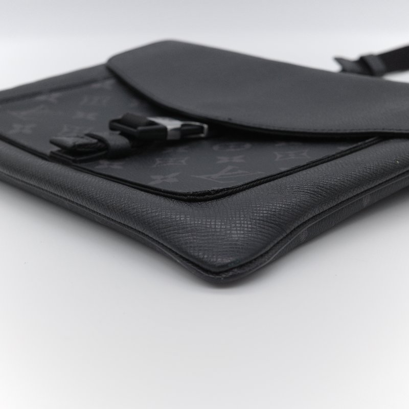 Louis Vuitton 路易威登 Taigarama 黑色 牛皮 帆布 翻蓋信差包 斜背包-3