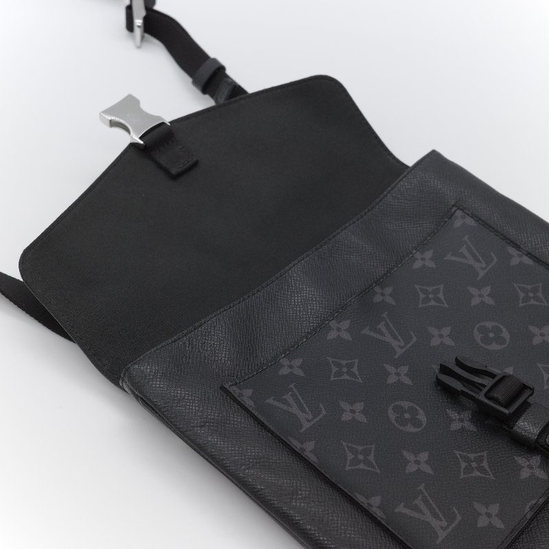 Louis Vuitton 路易威登 Taigarama 黑色 牛皮 帆布 翻蓋信差包 斜背包-4