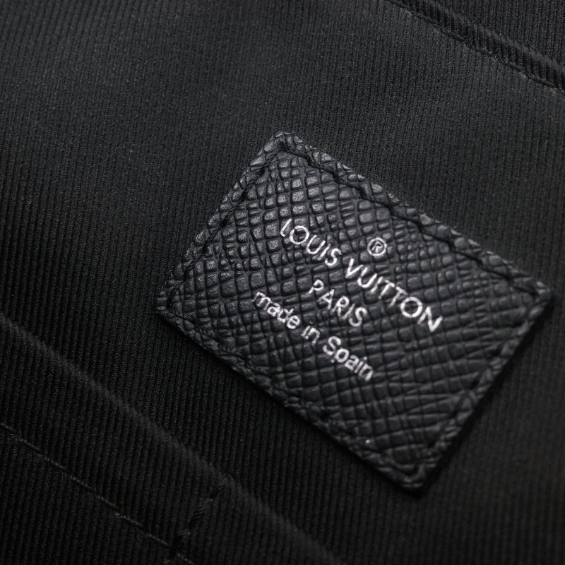 Louis Vuitton 路易威登 Taigarama 黑色 牛皮 帆布 翻蓋信差包 斜背包-13