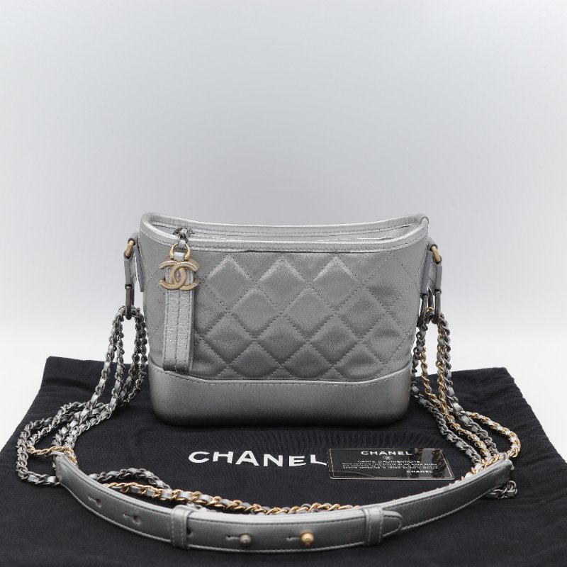 Chanel香奈兒 Gabrielle Hobo 金屬銀色 小牛皮 小型流浪包 肩背包 側背包-1
