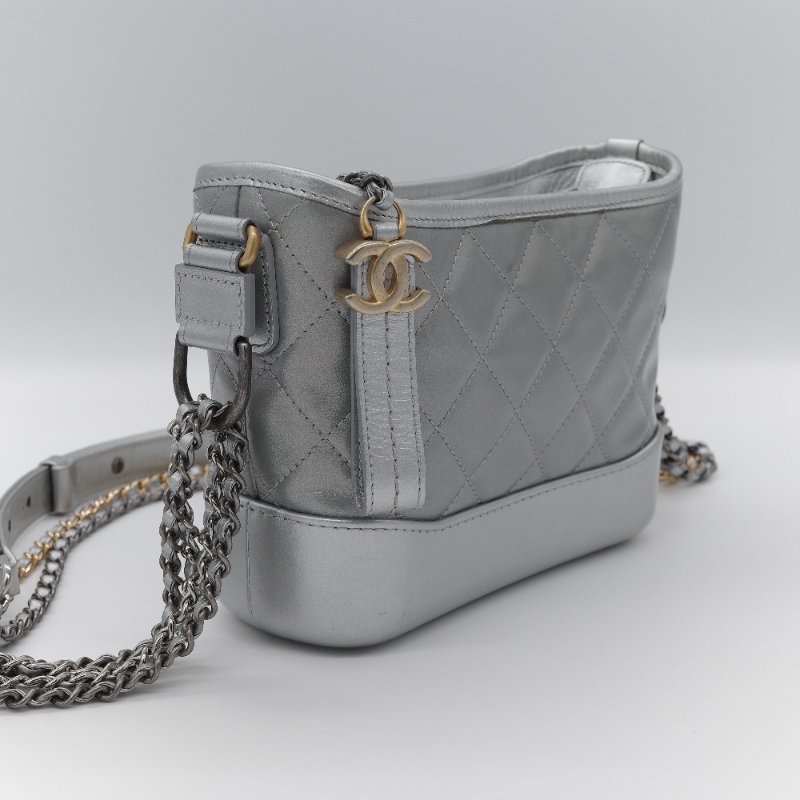 Chanel香奈兒 Gabrielle Hobo 金屬銀色 小牛皮 小型流浪包 肩背包 側背包-4