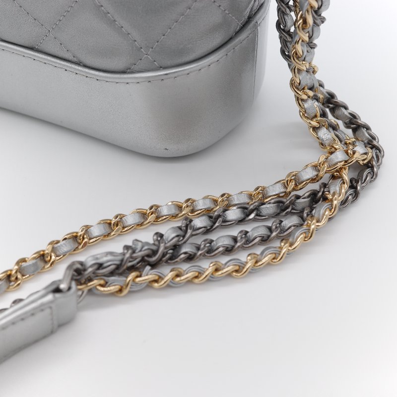 Chanel香奈兒 Gabrielle Hobo 金屬銀色 小牛皮 小型流浪包 肩背包 側背包-9