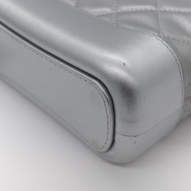 Chanel香奈兒 Gabrielle Hobo 金屬銀色 小牛皮 小型流浪包 肩背包 側背包-13