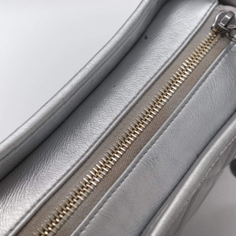 Chanel香奈兒 Gabrielle Hobo 金屬銀色 小牛皮 小型流浪包 肩背包 側背包-16